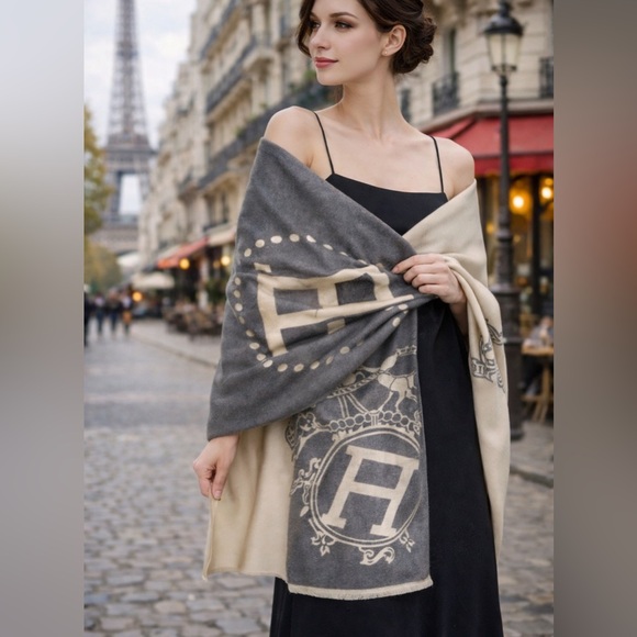 Oversized Reversible Cashmere Feel Blanket Scarf 74” | Luxe Shawl Wrap Poncho - Picture 3 of 4